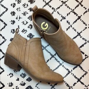 GUESS Women’s Tan Ankle Boots with Block Heel - US Size 6.5 M - EUC